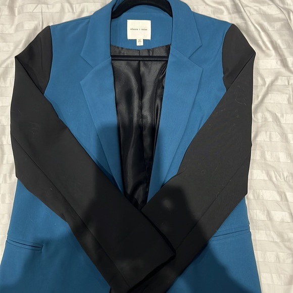 Women’s Blazer. - Picture 2 of 3